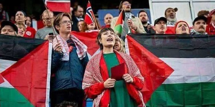 النرويج تسحق إسرائيل بخماسية و علم فلسطين يهيمن على المدرجات