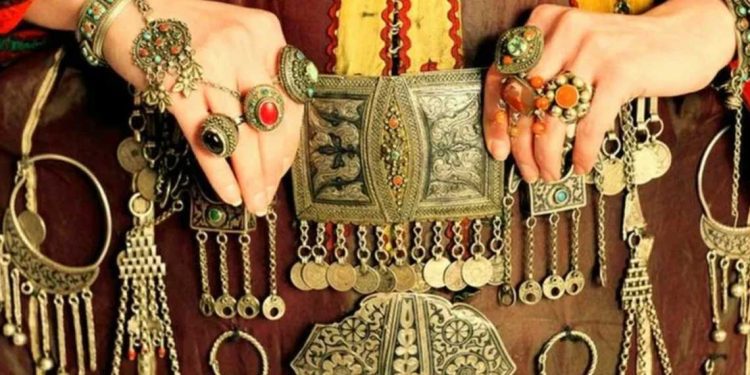 باتنة تحتضن الصالون الحلي التقليدي