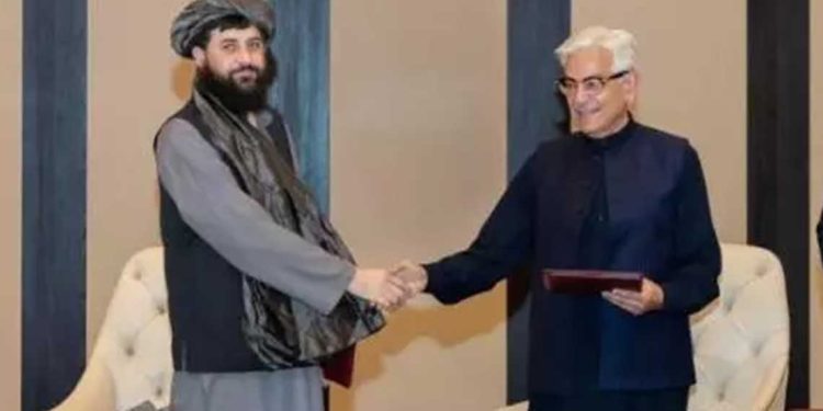 باكستان وأفغانستان تتفقان على وقف فوري لإطلاق النار