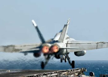 بحر الصين…سقوط طائرتين من حاملة الطائرات النووية “نيمتز”