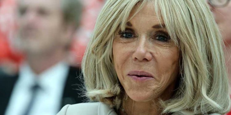 موقع الضرائب الفرنسي يحول زوجة الرئيس الى رجل!