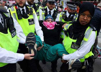 بسبب فلسطين…بريطانيا تمنح الشرطة صلاحيات جديدة