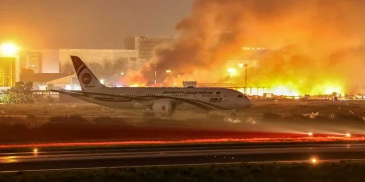 بنغلاديش…حريق ضخم في مطار دكا يعطل الرحلات الدولية