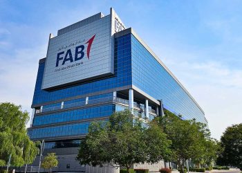 لماذا فرضت مصر غرامة قياسية على بنك إماراتي ؟