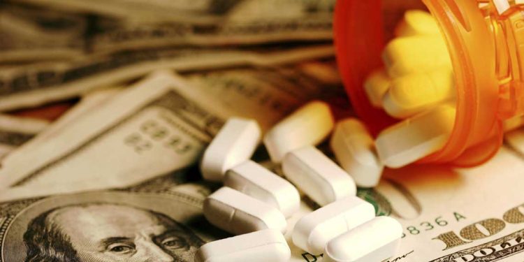 ترامب يعلن عن خفض أسعار الأدوية بنسبة 100 بالمئة