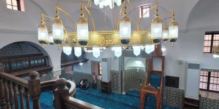 جامع السفير يعود للحياة بعد ترميمه في قلب القصبة