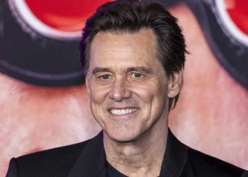 جيم كاري يتوج بجائزة سيزار الفخرية في باريس