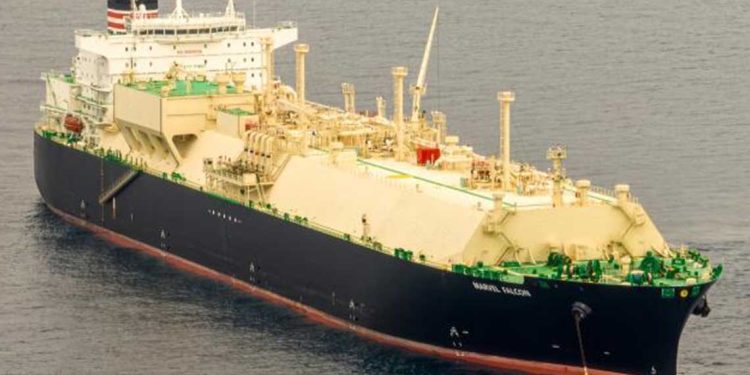 حريق ناقلة العاز”إم.في فالكون”…نفي رسمي من الجيش اليمني