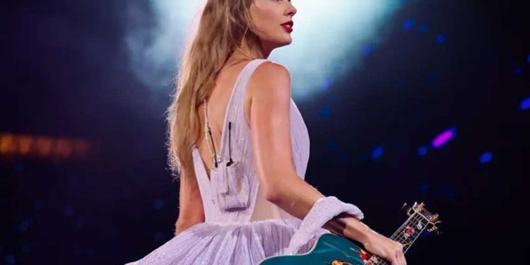 حياة فتاة استعراض…تيلور سويفت تطلق ألبومها الجديد”