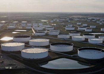 النفط يرتفع بعد استيعاب الأسواق لزيادة إنتاج أوبك+