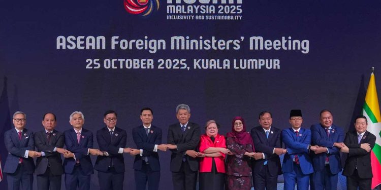 زيارة ترامب إلى آسيا…دبلوماسية متوترة وفرص تجارية جديدة