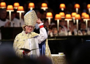 سارة مولالي أول امرأة تتولى رئاسة أساقفة كانتبري في إنجلترا