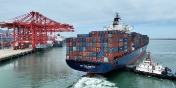 الصين تفرض رسوم موانئ على السفن الأمريكية