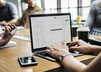 شريط إخباري جديد بالإنجليزية يرفع صوت الجزائر إلى العالم