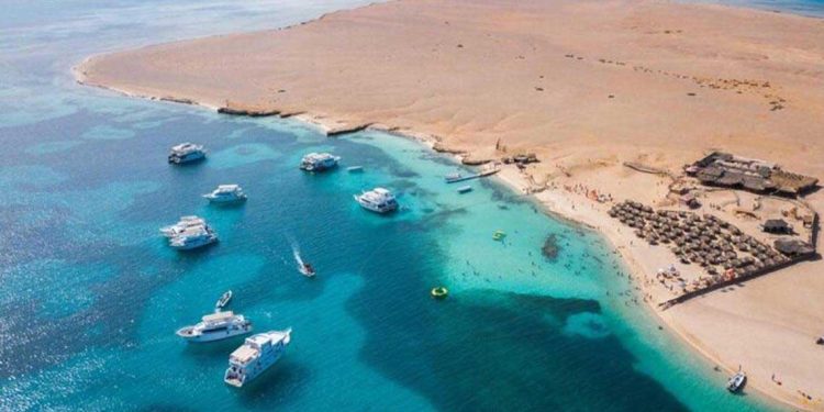 عدد الاجانب في البحر الأحمر بلغ 5 ملايين سائح سنويًا