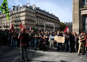 فرنسا…موجة احتجاجات واسعة وسط توترات مالية وسياسية