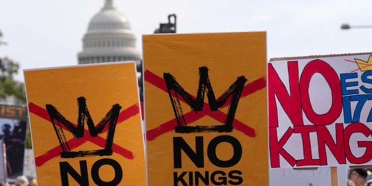 أكبر احتجاج في التاريخ …7 ملايين أمريكي يشاركون في مظاهرات “لا ملوك” ضد ترامب