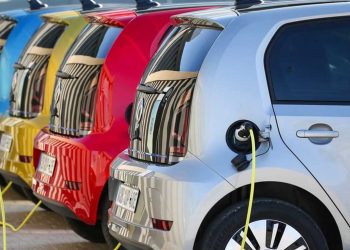 ما حجم مبيعات السيارات الكهربائية في العالم ؟