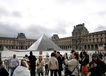 مديرة اللوفر تكشف الثغرة التي استغلها اللصوص لسرقة المتحف