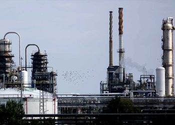 من المستفيد ؟…بعد سلسلة تحليق الدرون فوق المطارات، النار تشتعل في مصافي النفط الأوروبية