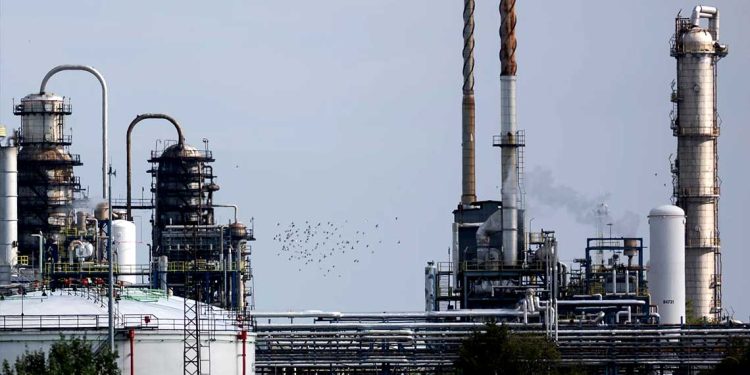 من المستفيد ؟…بعد سلسلة تحليق الدرون فوق المطارات، النار تشتعل في مصافي النفط الأوروبية