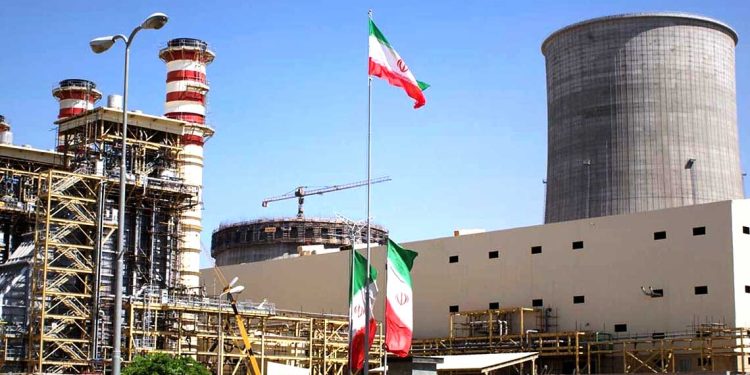 إيران وروسيا تتفقان على بناء 8 مفاعلات نووية جديدة