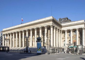 الأسواق الفرنسية تهتز بعد استقالة مفاجئة للحكومة…البورصة تتراجع واليورو يفقد زخمه