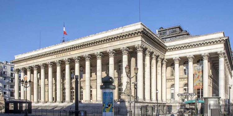 الأسواق الفرنسية تهتز بعد استقالة مفاجئة للحكومة…البورصة تتراجع واليورو يفقد زخمه