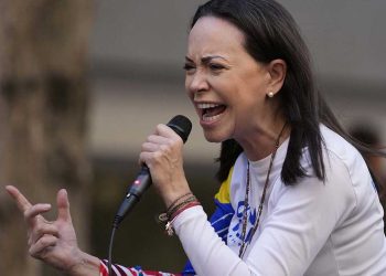 منح نوبل للسلام لماريا كورينا ماشادو يثير انقساماً سياسياً