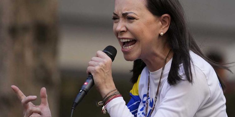 منح نوبل للسلام لماريا كورينا ماشادو يثير انقساماً سياسياً