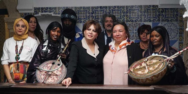 فيلا بولكين تتزين بأنوثة الفن الجزائري