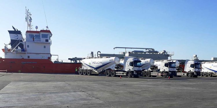 هولسيم الجزائر…صادرات من ميناء عنابة نحو أمريكا وموريتانيا