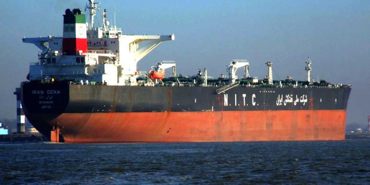 واشنطن تخطط لعرقلة سفن إيران التجارية و طهران تحذر من “رد حاسم”