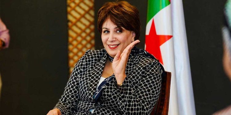 فرقة “النيلية”…وزارة الثقافة تؤكد دعمها للتراث الحساني