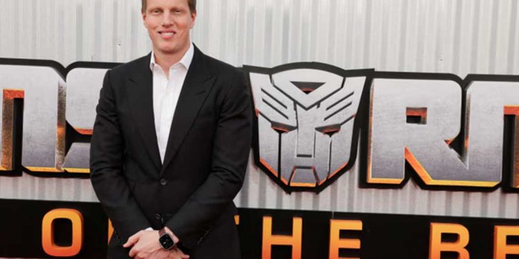 لاري إليسون يسعى لبناء إمبراطورية إعلامية من هوليوود للإعلام الرقمي