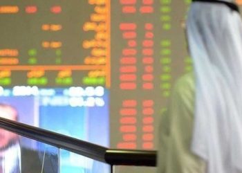 المؤشر السعودي يتراجع والمصري يصل إلى مستوى قياسي