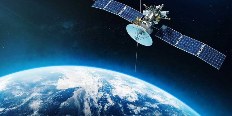 أول قمر اتصالات وطني…سلطنة عمان توقع اتفاقاً مع إيرباص