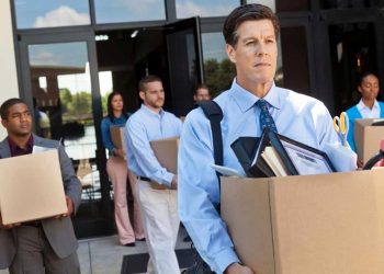 إدارة ترامب تعلن الاستغناء عن 317 ألف موظف