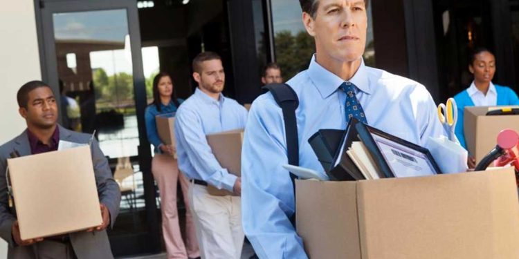 إدارة ترامب تعلن الاستغناء عن 317 ألف موظف