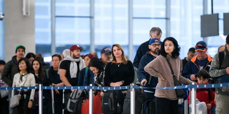 إغلاق الحكومة الأمريكية يعرقل الملاحة الجوية