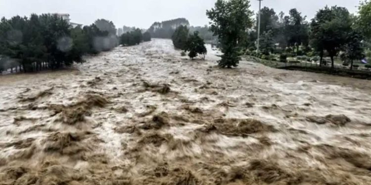 إيران…فيضانات بعد جفاف طويل