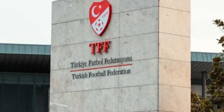 فضيحة مراهنات تهز كرة القدم التركية واعتقال 17 حكمًا ورئيس نادٍ
