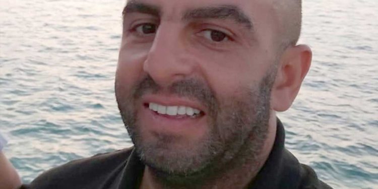 الجزائري سمير زيتوني.. بطل في قطار بريطانيا