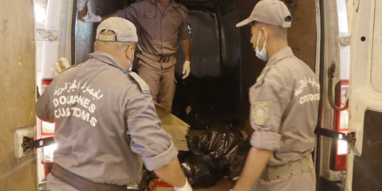 الجمارك تصادر أكثر من 387 ألف منتج مقلد