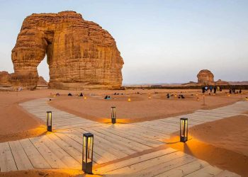 من الفخامة إلى الوسطية: السعودية تفتح أبوابها للسياح الجدد