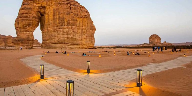 من الفخامة إلى الوسطية: السعودية تفتح أبوابها للسياح الجدد