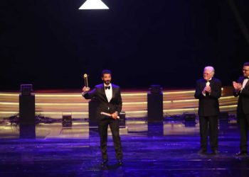 القاهرة السينمائي…خالد النبوي يتوج بجائزة “فاتن حمامة للتميز”