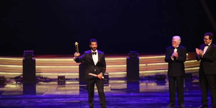 القاهرة السينمائي…خالد النبوي يتوج بجائزة “فاتن حمامة للتميز”