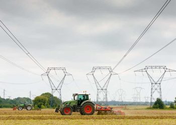 المستثمرات الفلاحية التي تم ربطها بشبكة الكهرباء تجاوز 100 ألف