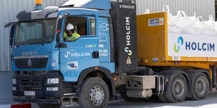 امرأة تمسك بالمقود…وهولسيم تغيّر قواعد الطريق